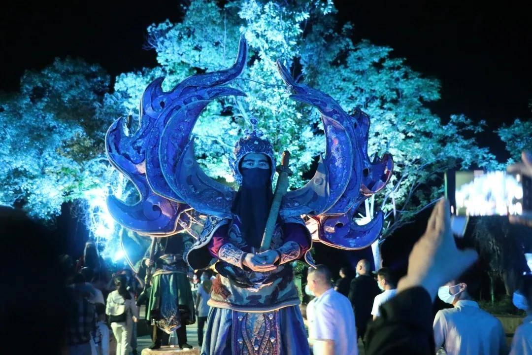 “万家迎金龙 丹青蕴泉城” 书法惠民公益活动在邢台建行启动