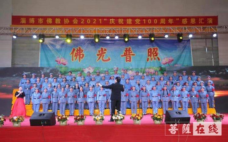 逃离黑与白的房间